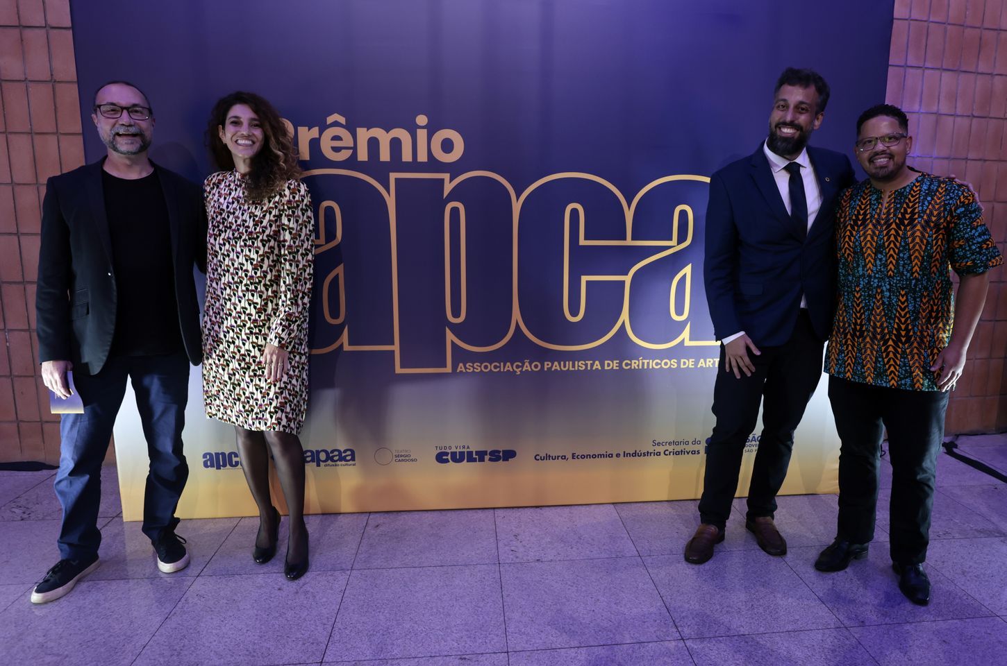 Programa Tarde Nacional SP vence Prêmio APCA na categoria de melhor programa cultural de rádio