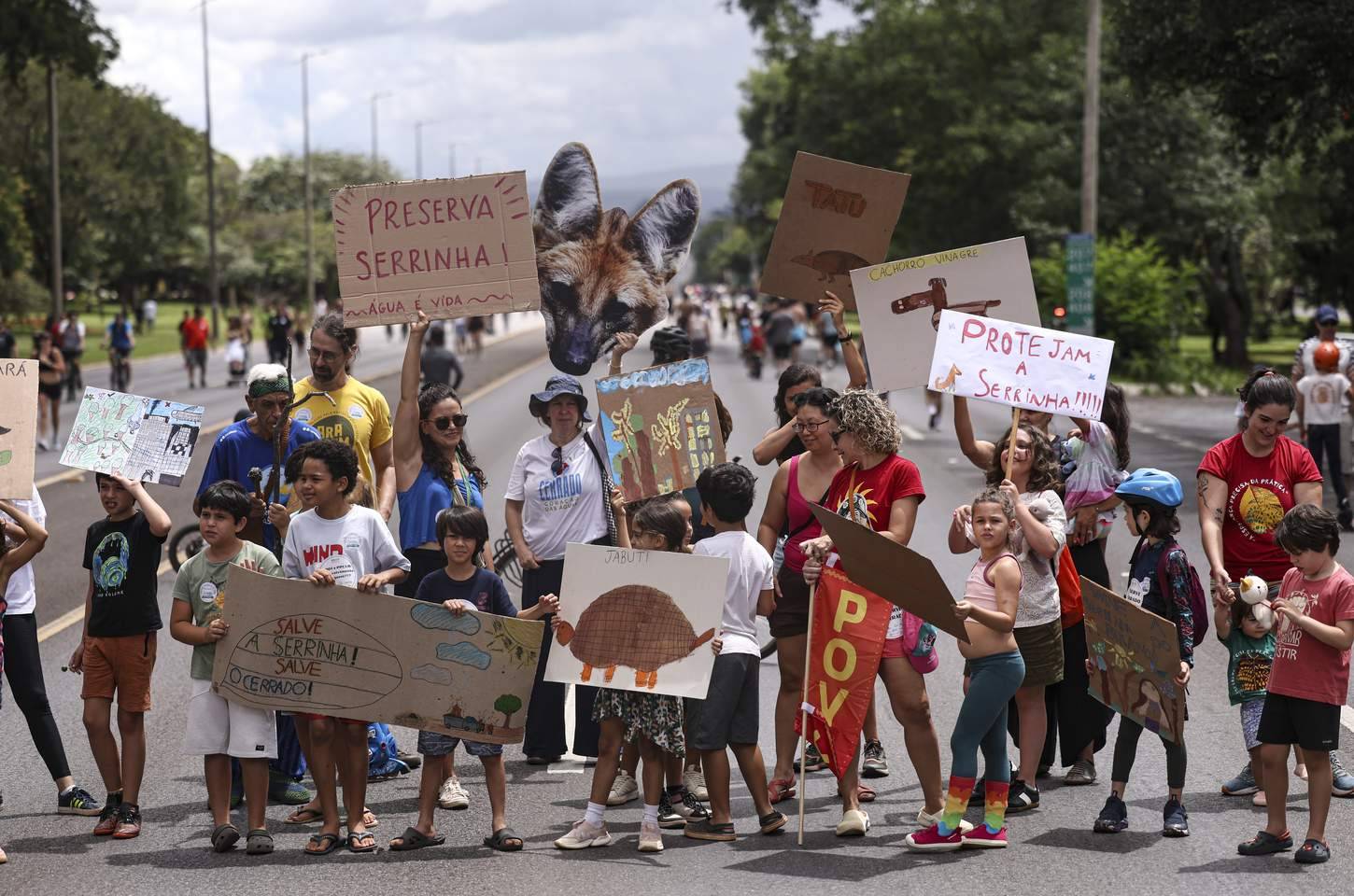 Protestos em Brasília defendem Serrinha do Paranoá contra projeto do BRB
