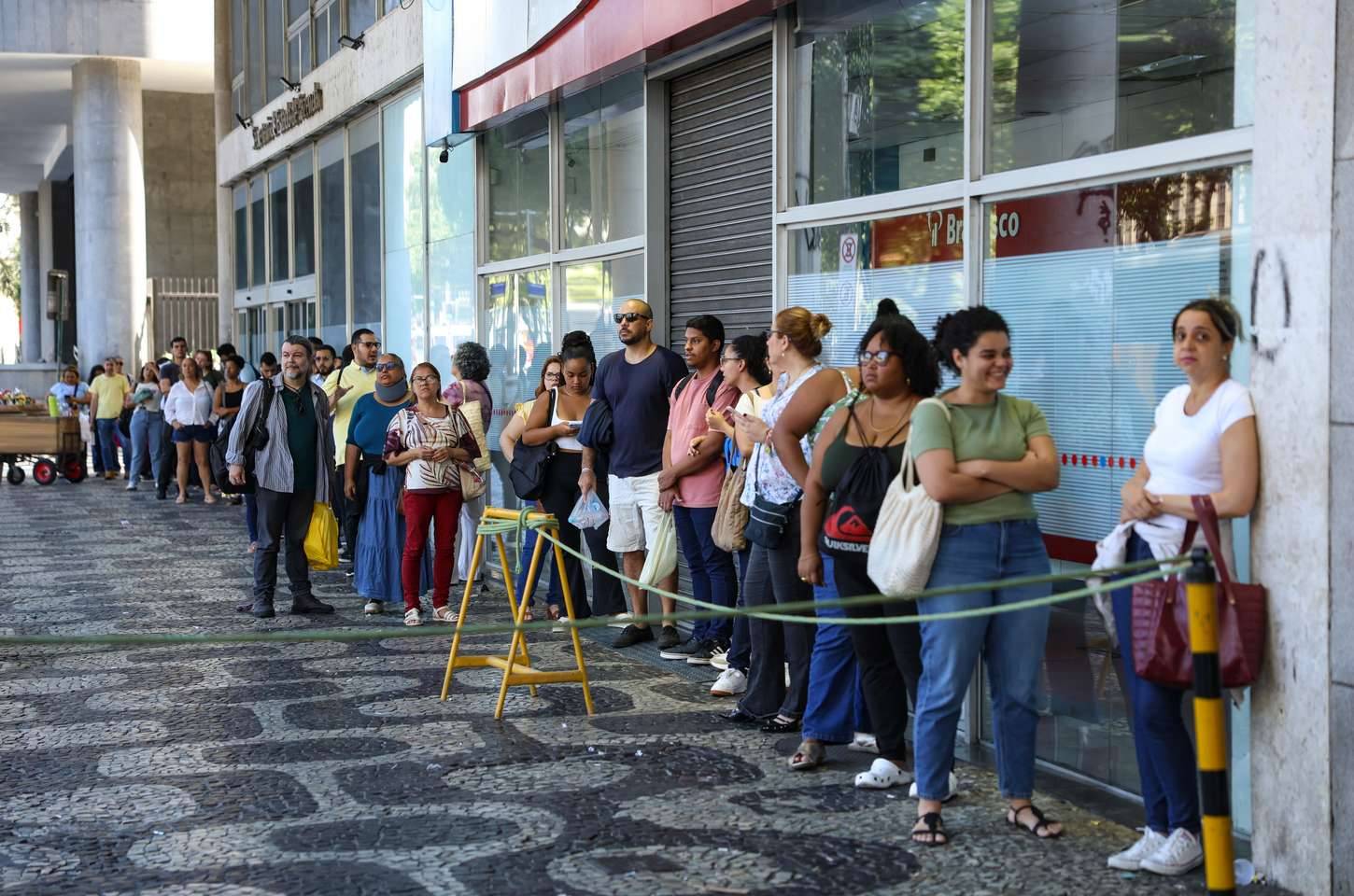 Prova discursiva do CNU 2025 acontece neste domingo em todo o país