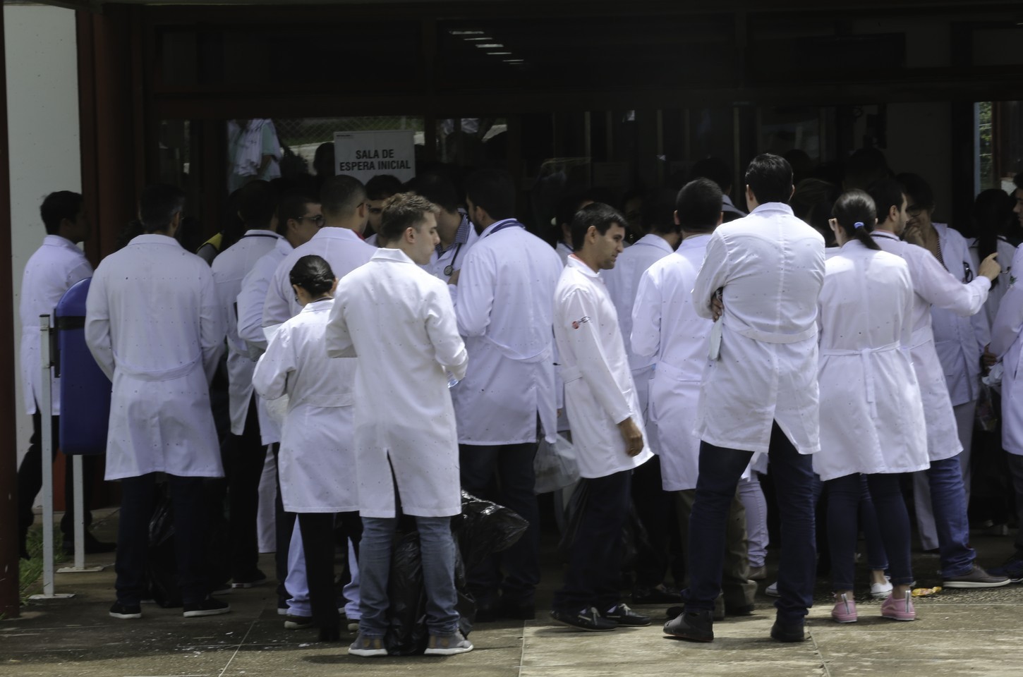 Prova do concurso do HU Brasil para médicos acontece neste domingo