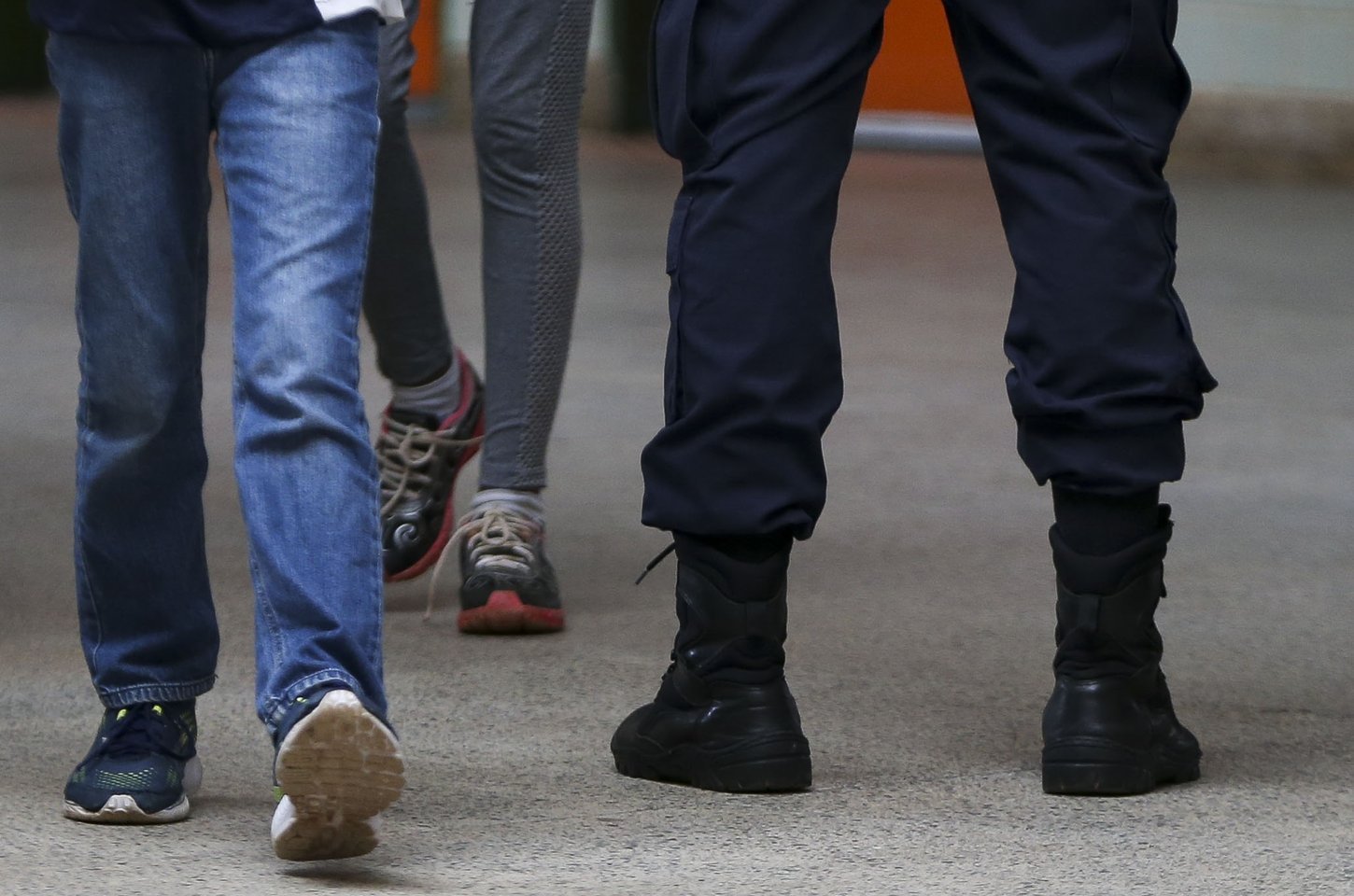 Punição com flexões e joelhos em escola cívico-militar do DF gera revolta