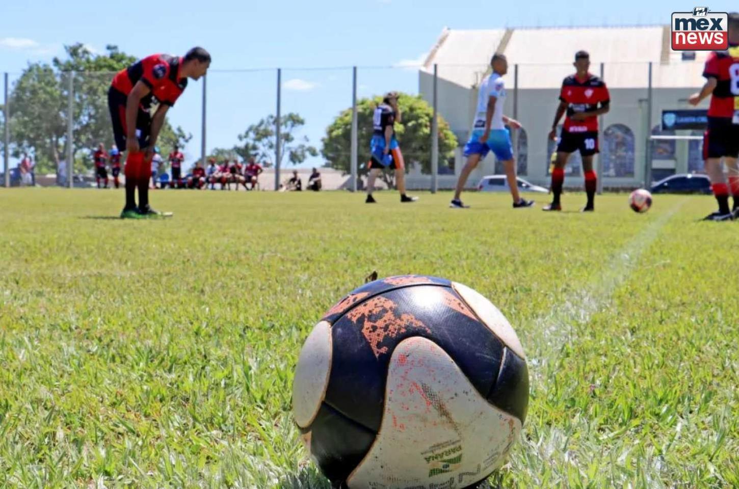 Quartas de final do Varzeano de Ibiúna agitam o domingo no Estádio Municipal