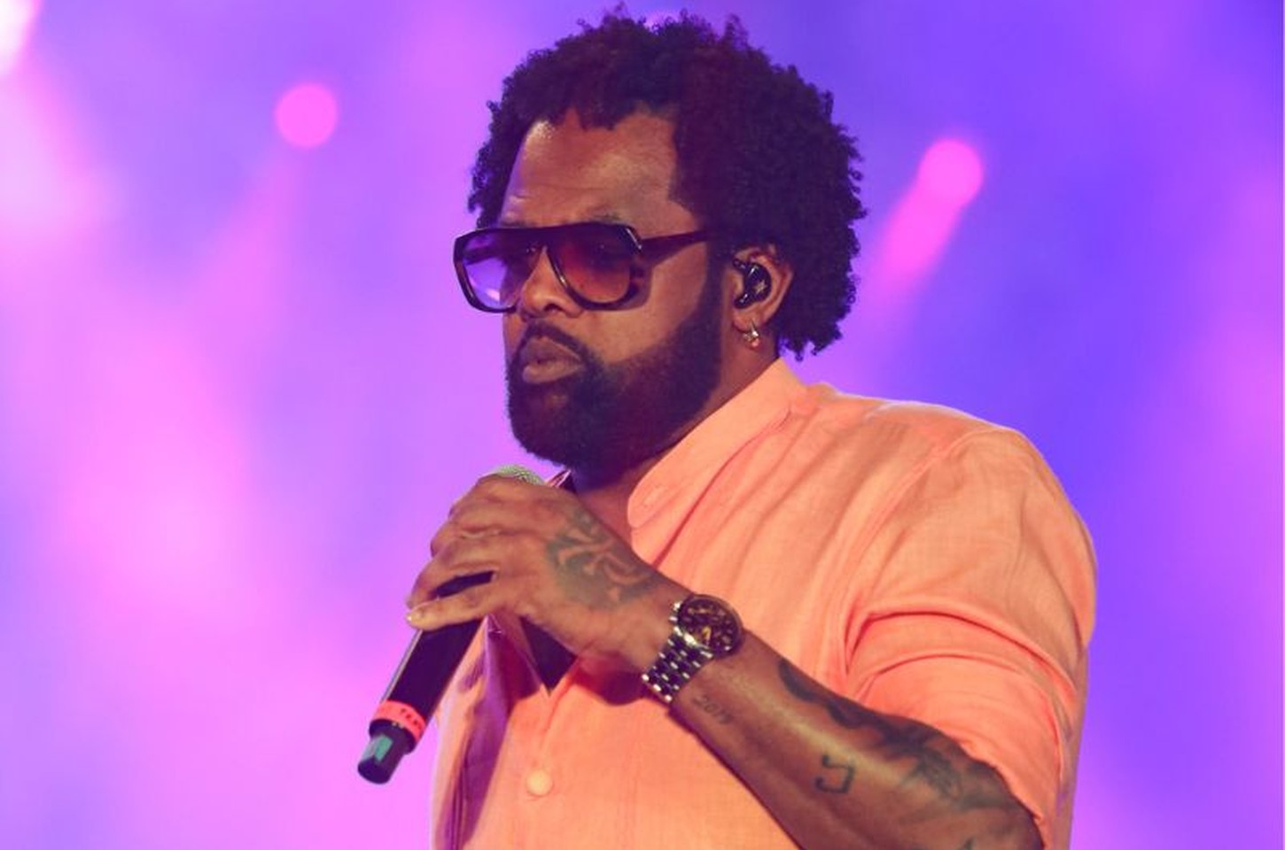 Rádio Samba lança novos programas no Dia do Samba, unindo gastronomia e história