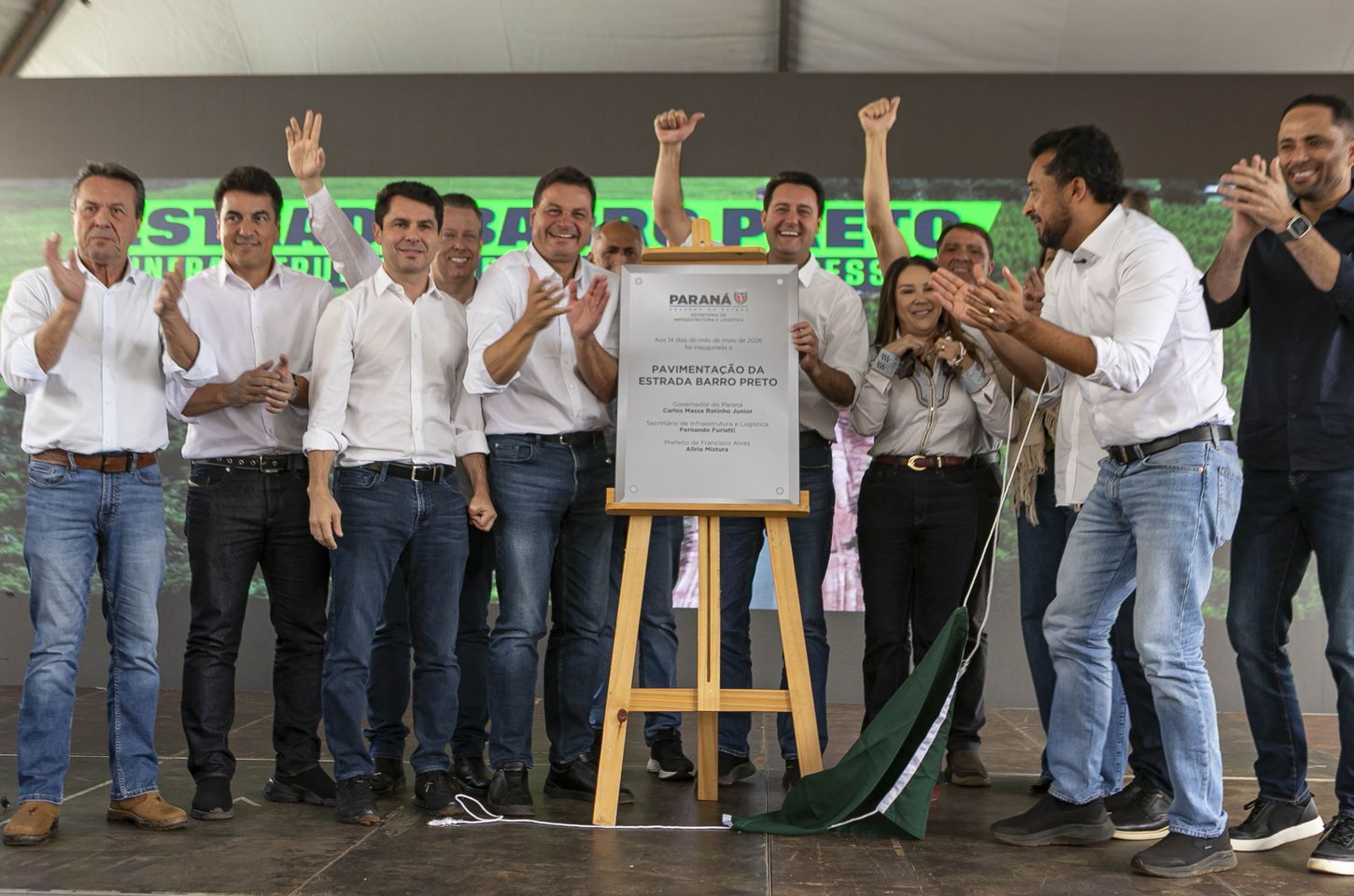 Ratinho Junior inaugura pavimentação de estrada rural em Francisco Alves