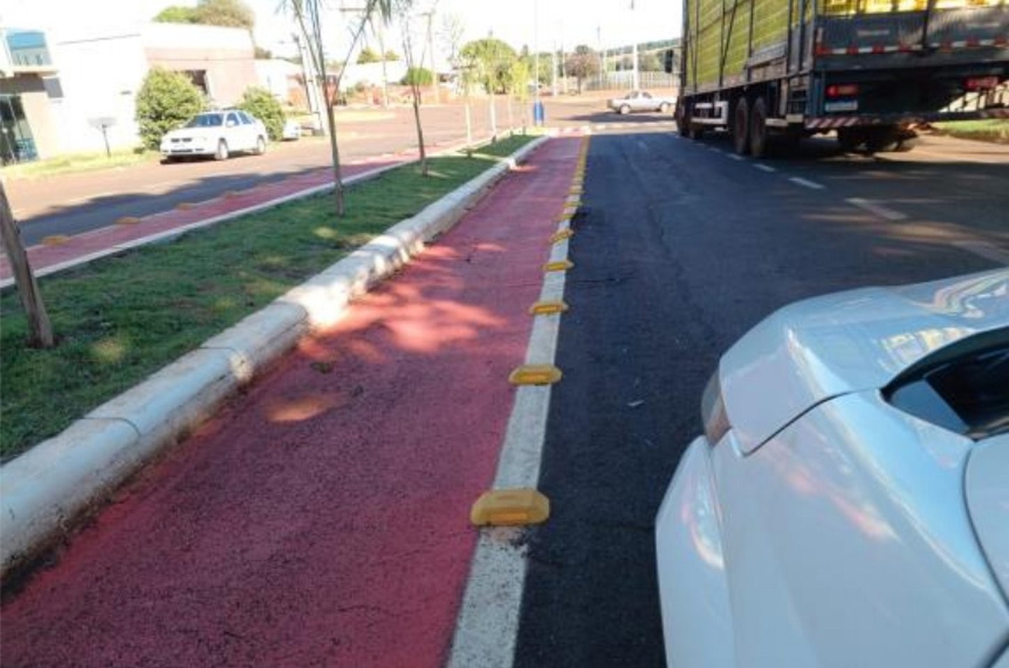 Recape asfáltico de quase 2 km em ruas de Juranda é formalizado com Estado