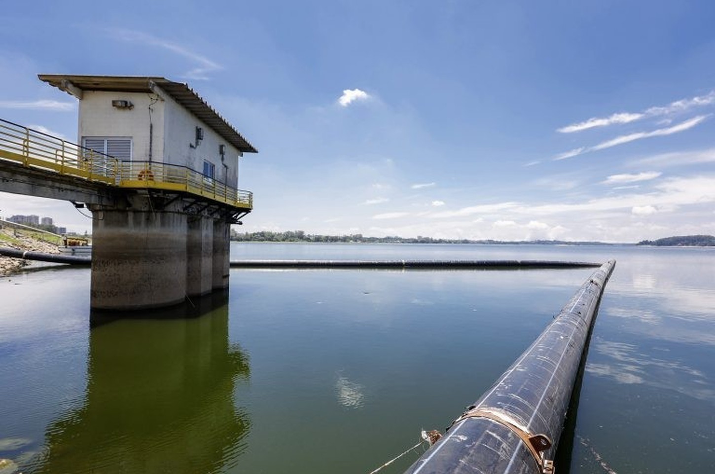 Redução noturna de pressão economiza 105 bilhões de litros de água em SP