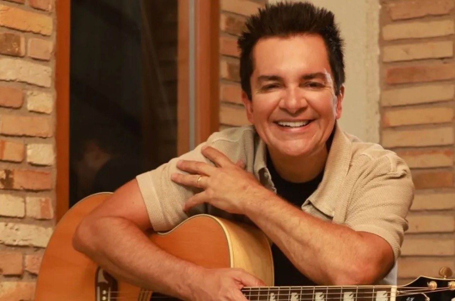 Régis Danese lança "Tu És Tão Bom Pra Mim", primeira música inédita em três anos