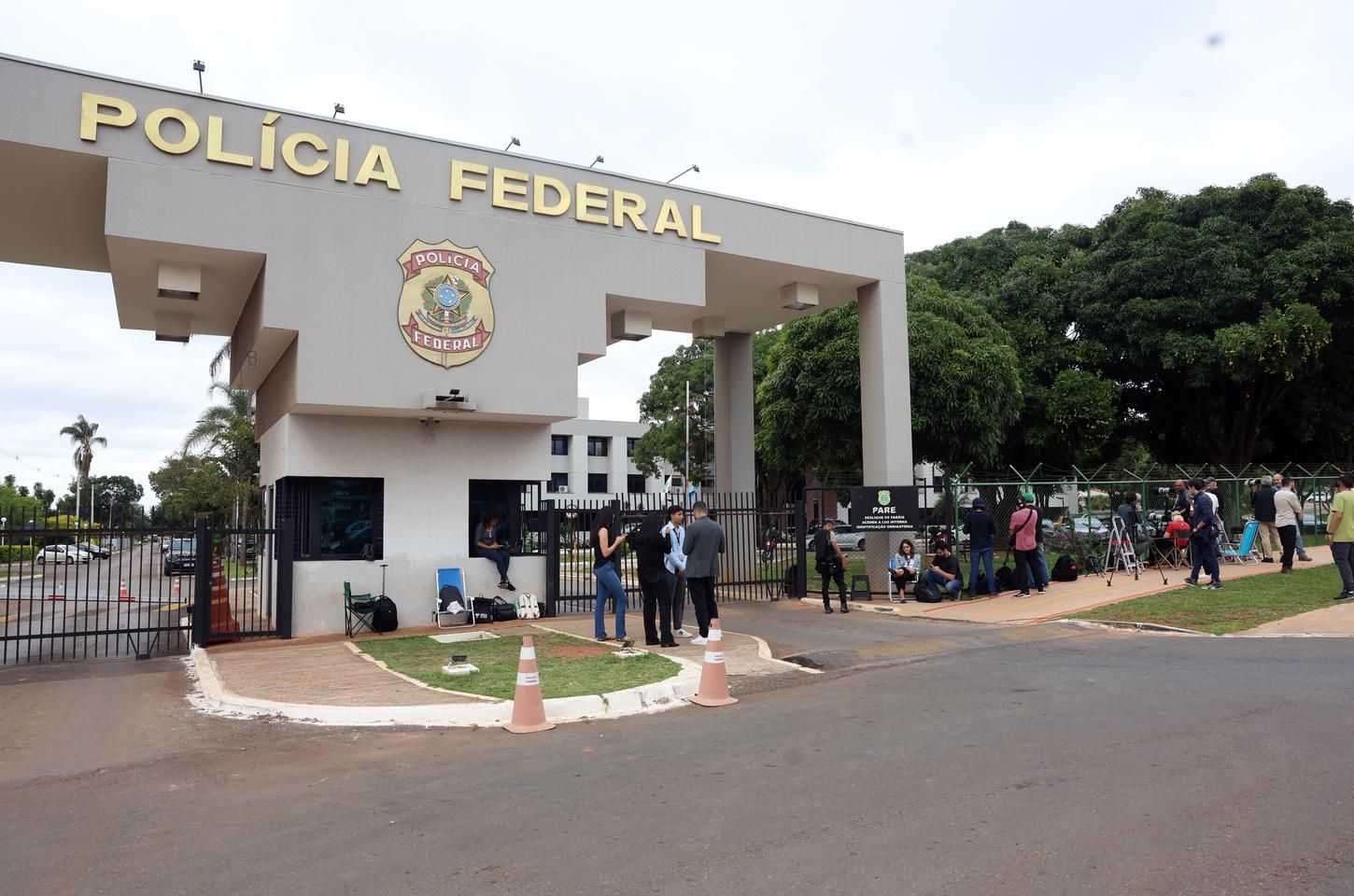 Remédios de Bolsonaro são levados para a PF em Brasília onde está preso