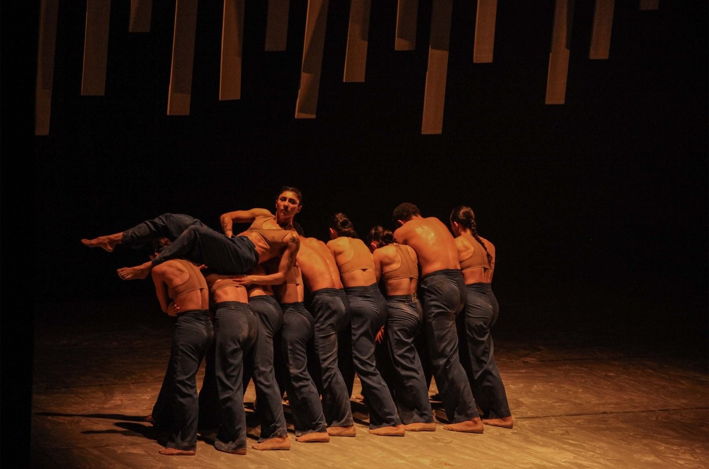 Retorno de 'Contraponto' emociona público no Teatro Guaíra