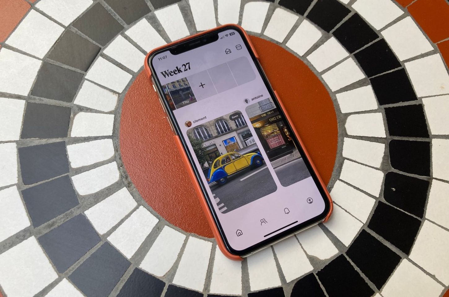 Retro lança 'Rewind': viagem no tempo por fotos pessoais