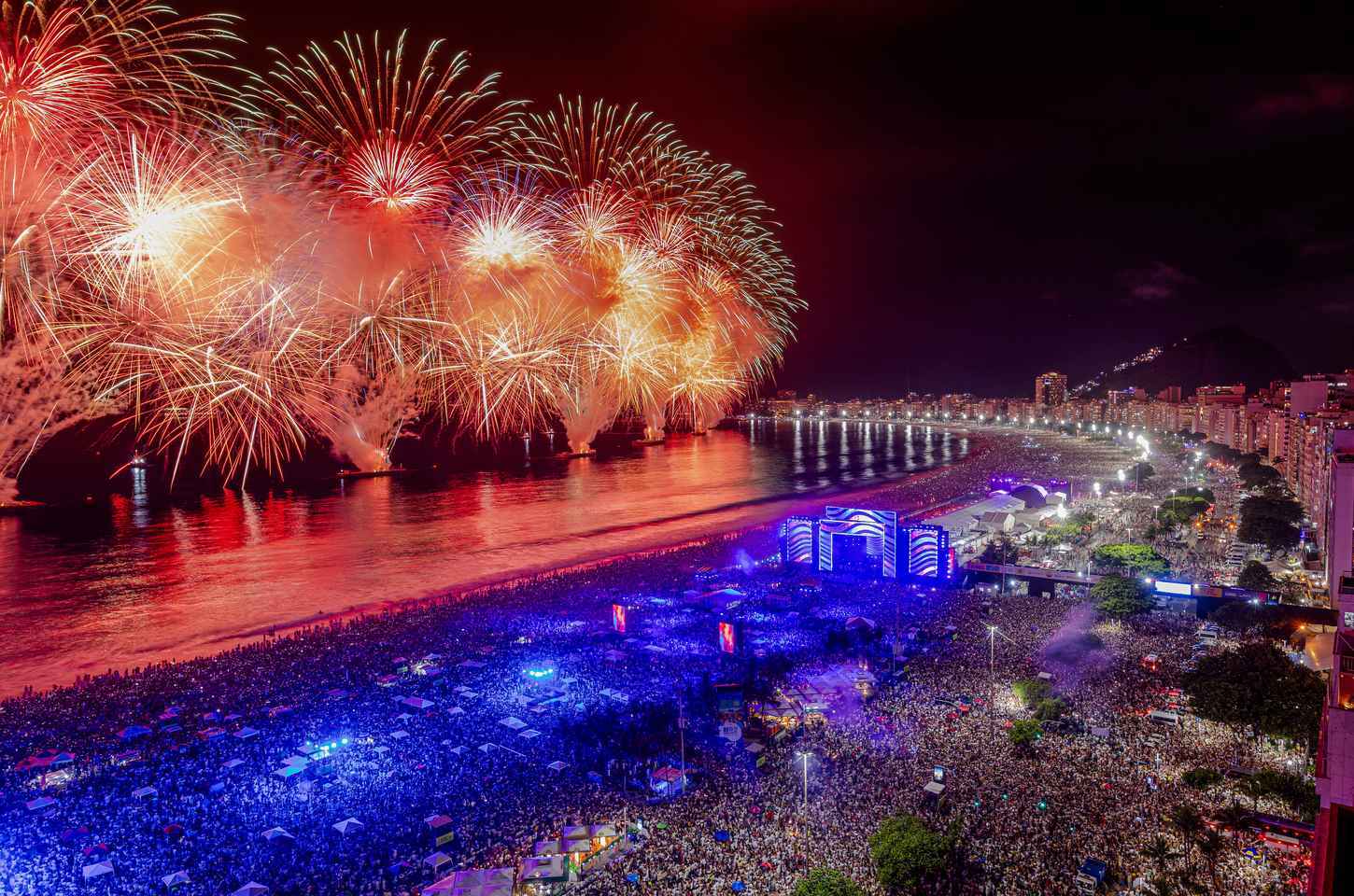 Réveillon de Copacabana terá 13 palcos e 70 atrações, com Gil e Ney