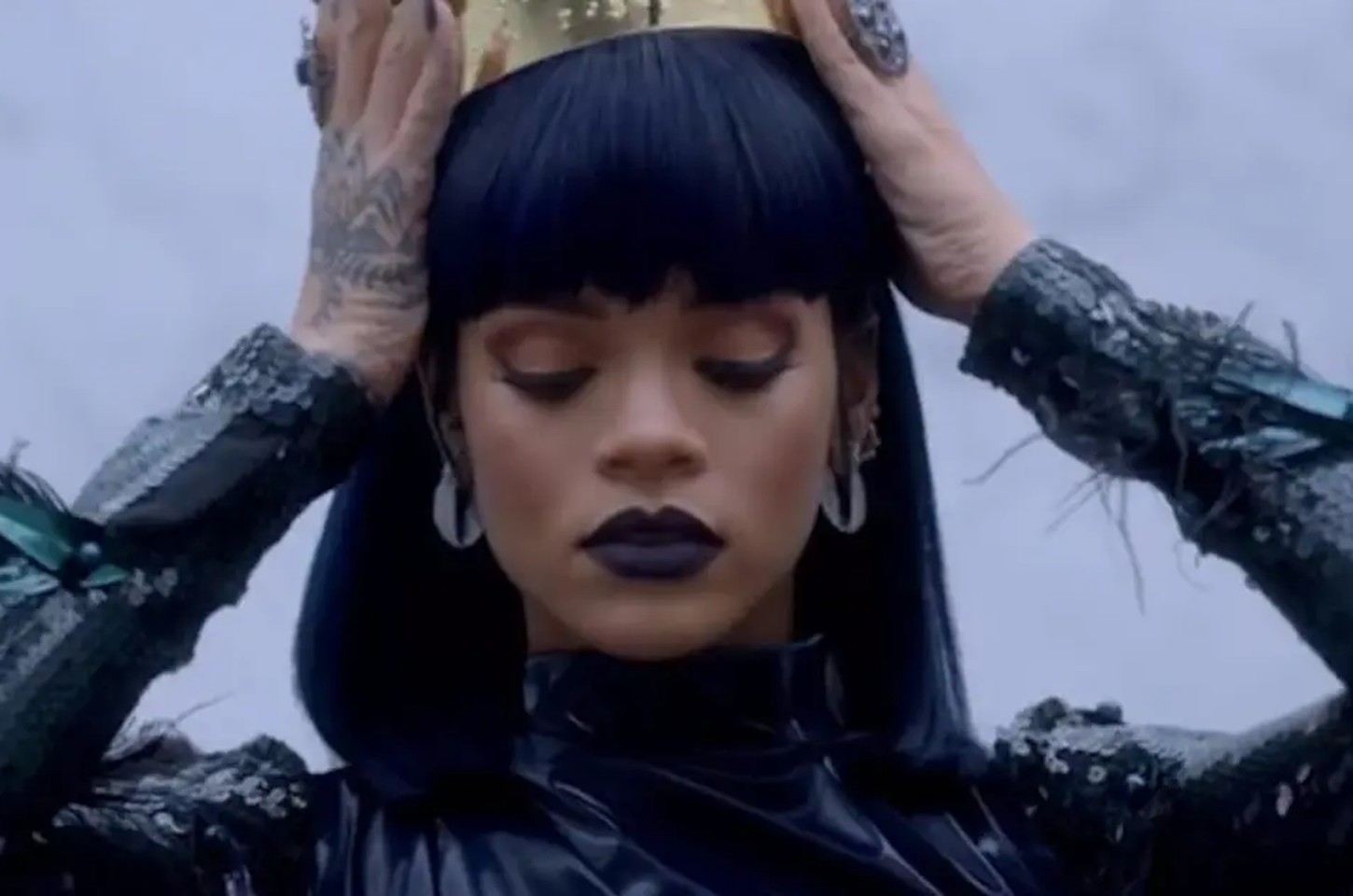 Rihanna revela noite intensa e dá pistas sobre novo álbum