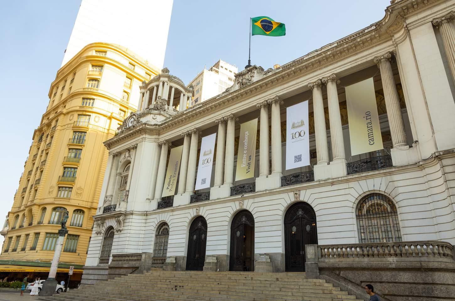 Rio aprova limite de 5% para cargos comissionados fora do quadro efetivo