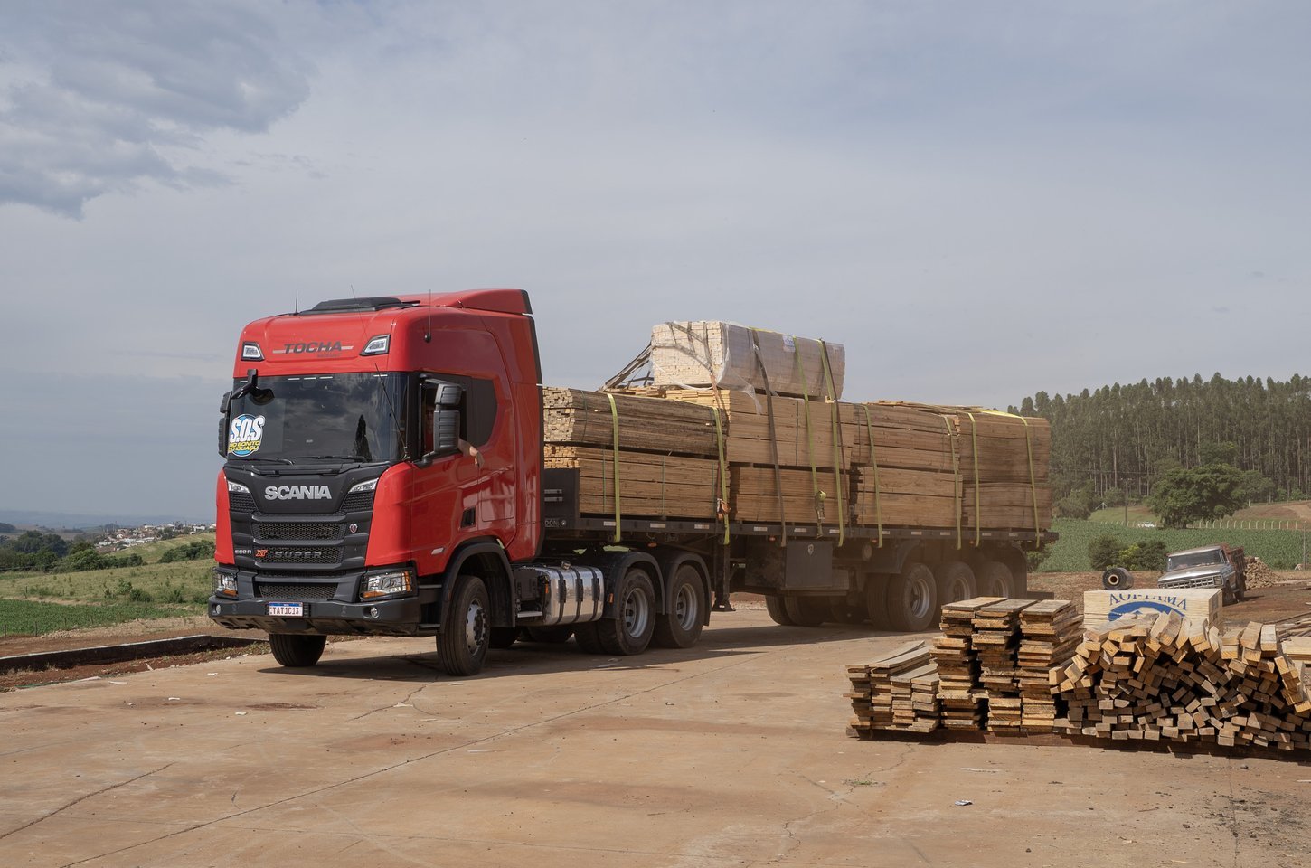 Rio Bonito do Iguaçu recebe materiais de construção no terreno