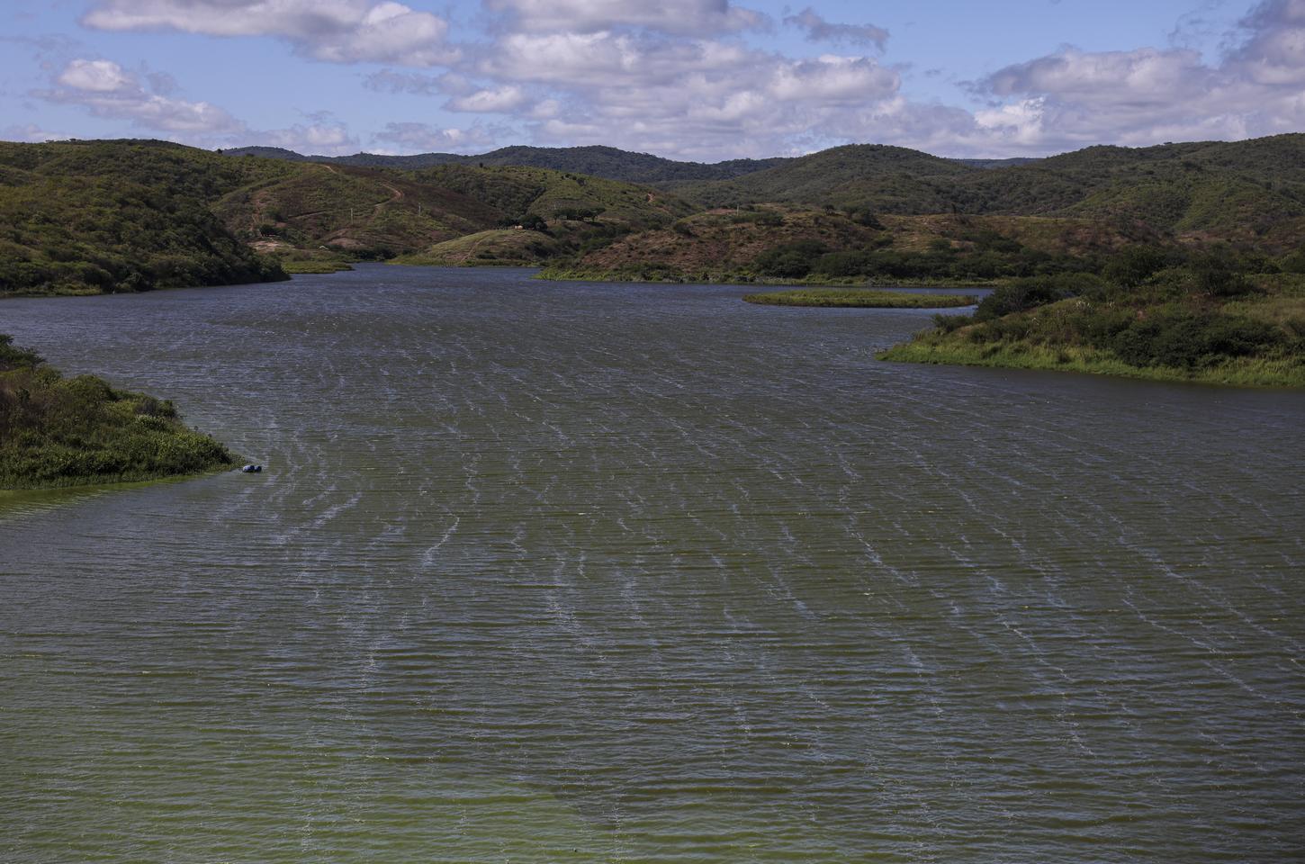Rio São Francisco atinge cota de alerta e causa alagamentos em cidades mineiras e baianas