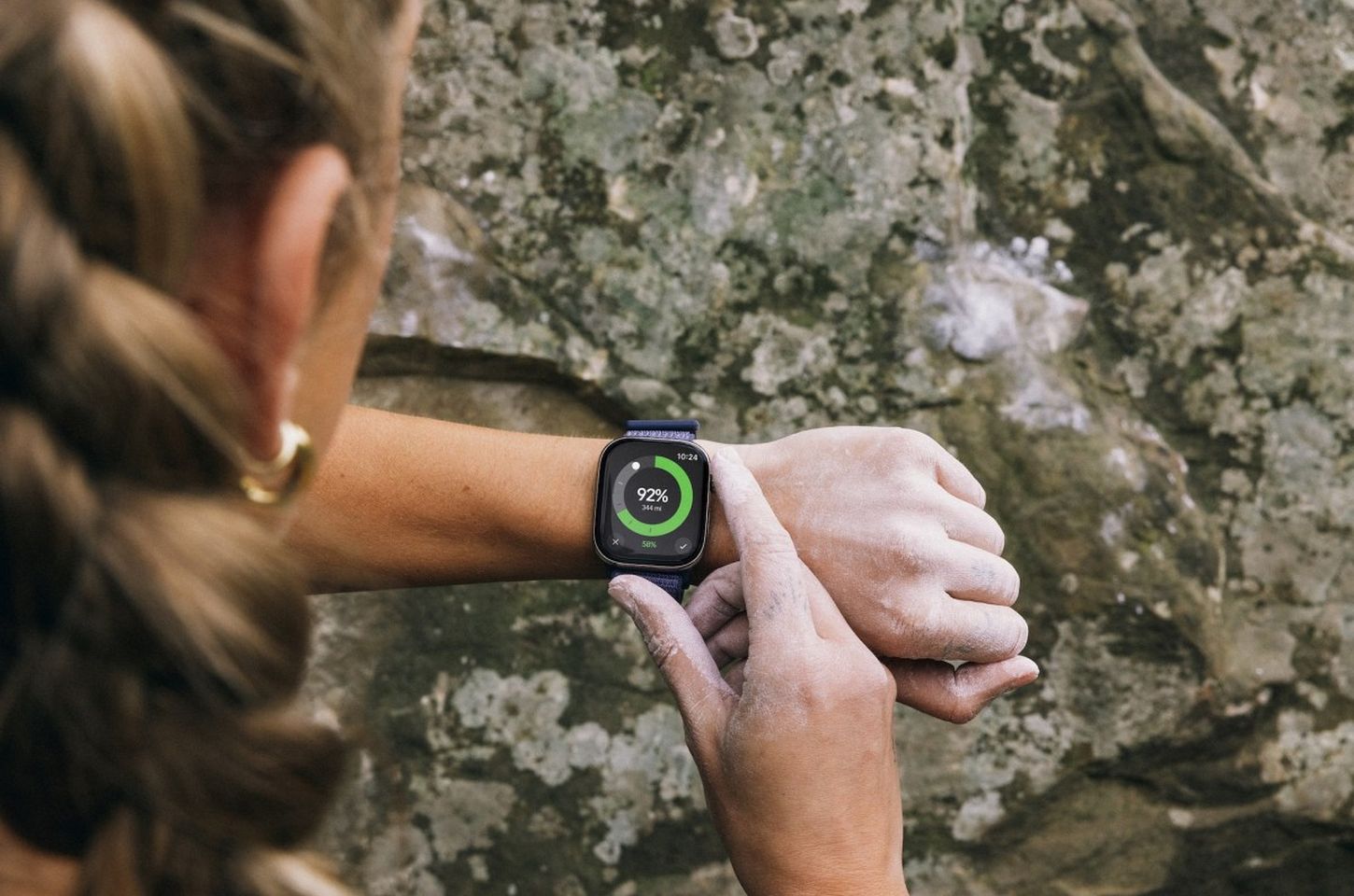 Rivian lança app para Apple Watch com controle de veículos sem celular