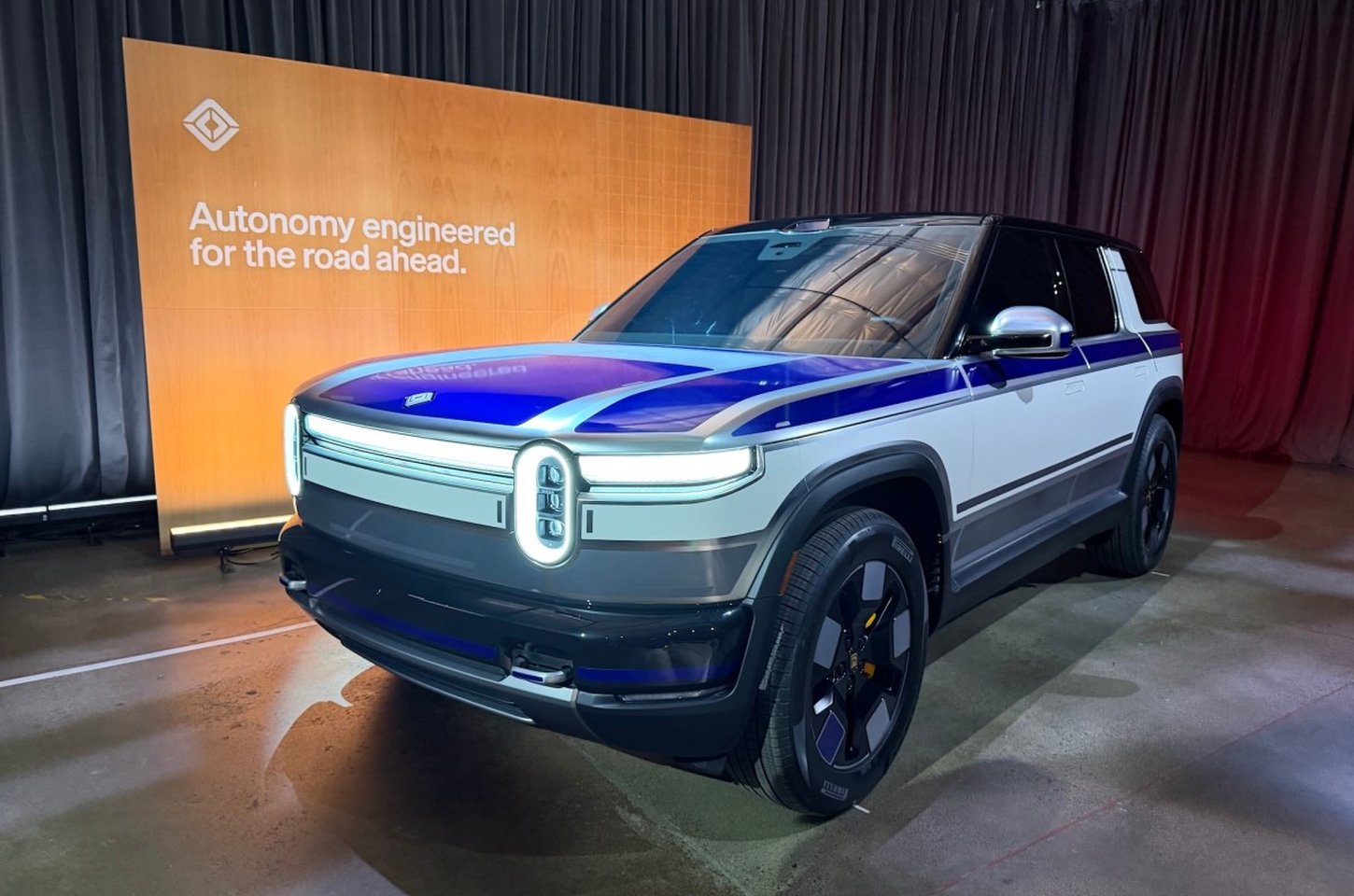 Rivian R2 SUV: Nova Solução para Abertura Manual de Portas em Emergências