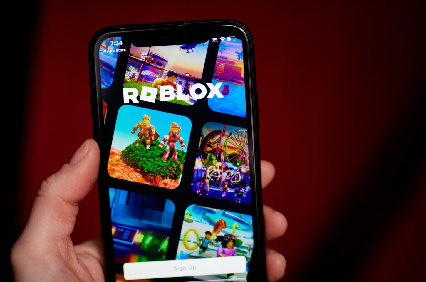 Roblox impõe verificação facial obrigatória para acesso ao chat