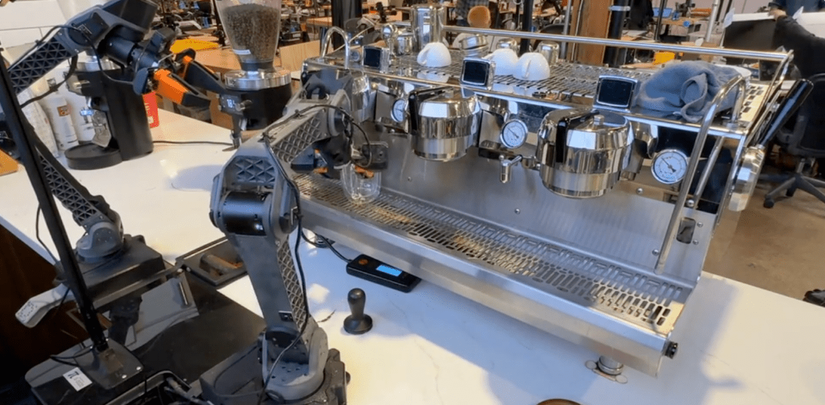 Robôs da Physical Intelligence aprendem tarefas não treinadas