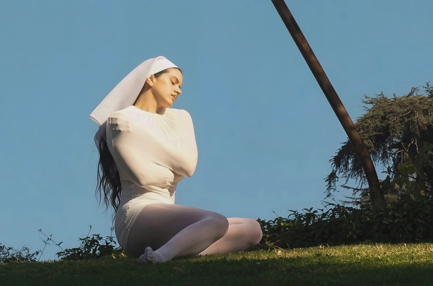 Rosalía anuncia show extra no Rio com turnê "LUX" em agosto