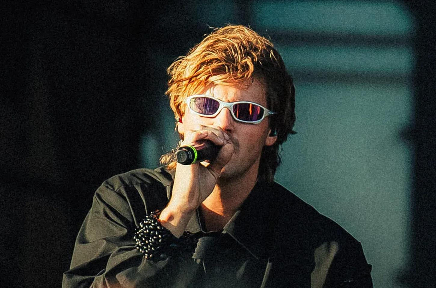 Ruel estreia no Lollapalooza Brasil com show intimista no fim de tarde