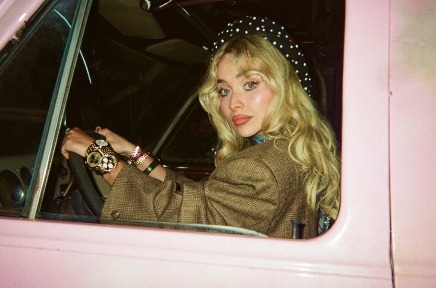 Sabrina Carpenter lança clipe de "House Tour" antes do Coachella