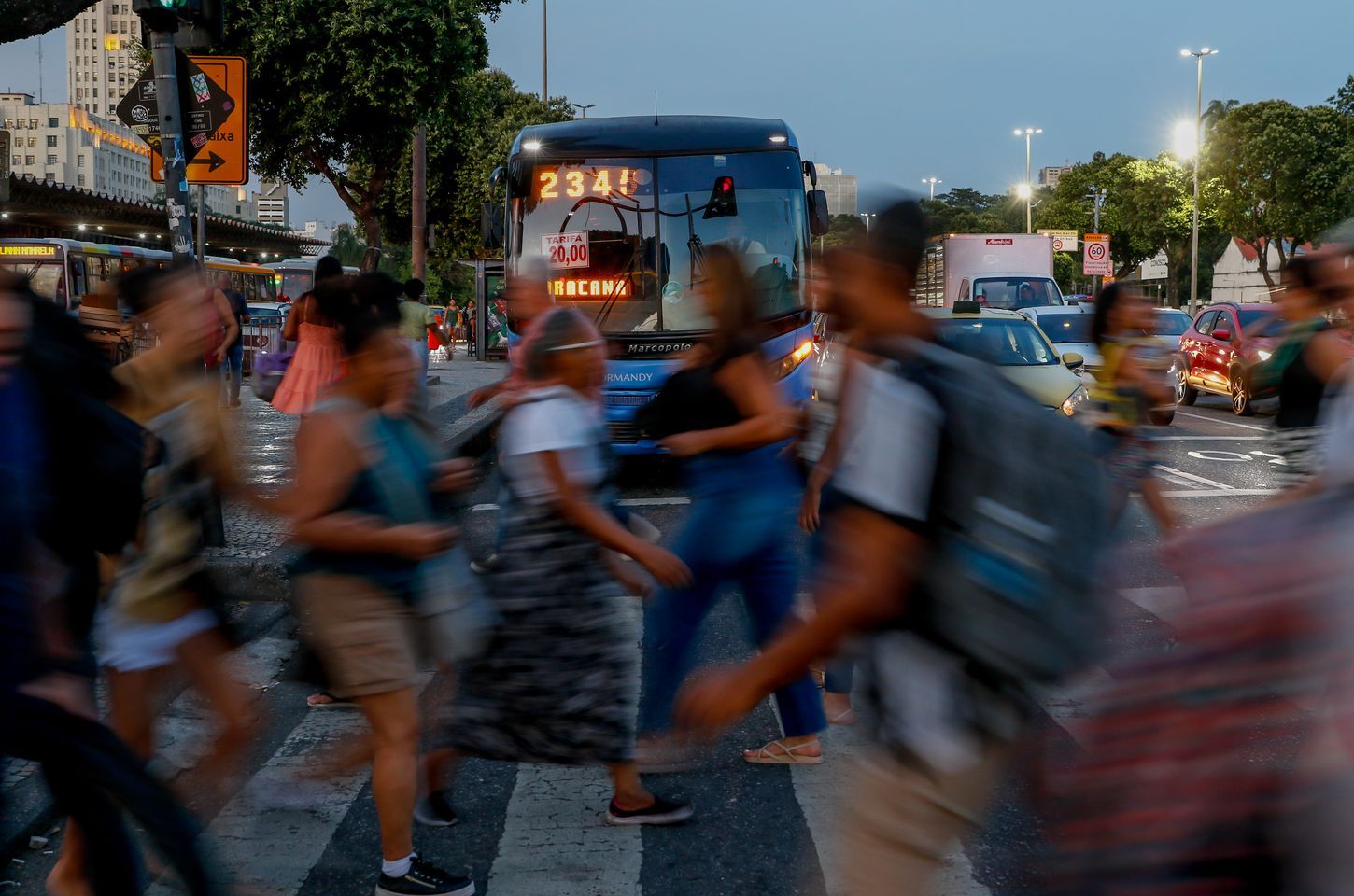 Salário de homens supera o de mulheres em 15,8% no Brasil, aponta IBGE
