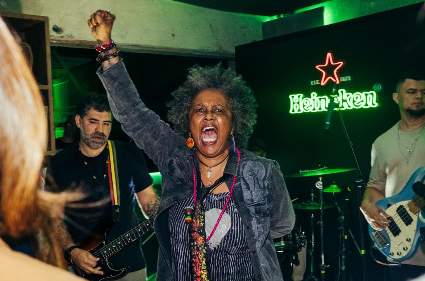 Sandra Sá: veteranos devem ensinar raízes da música preta à nova geração