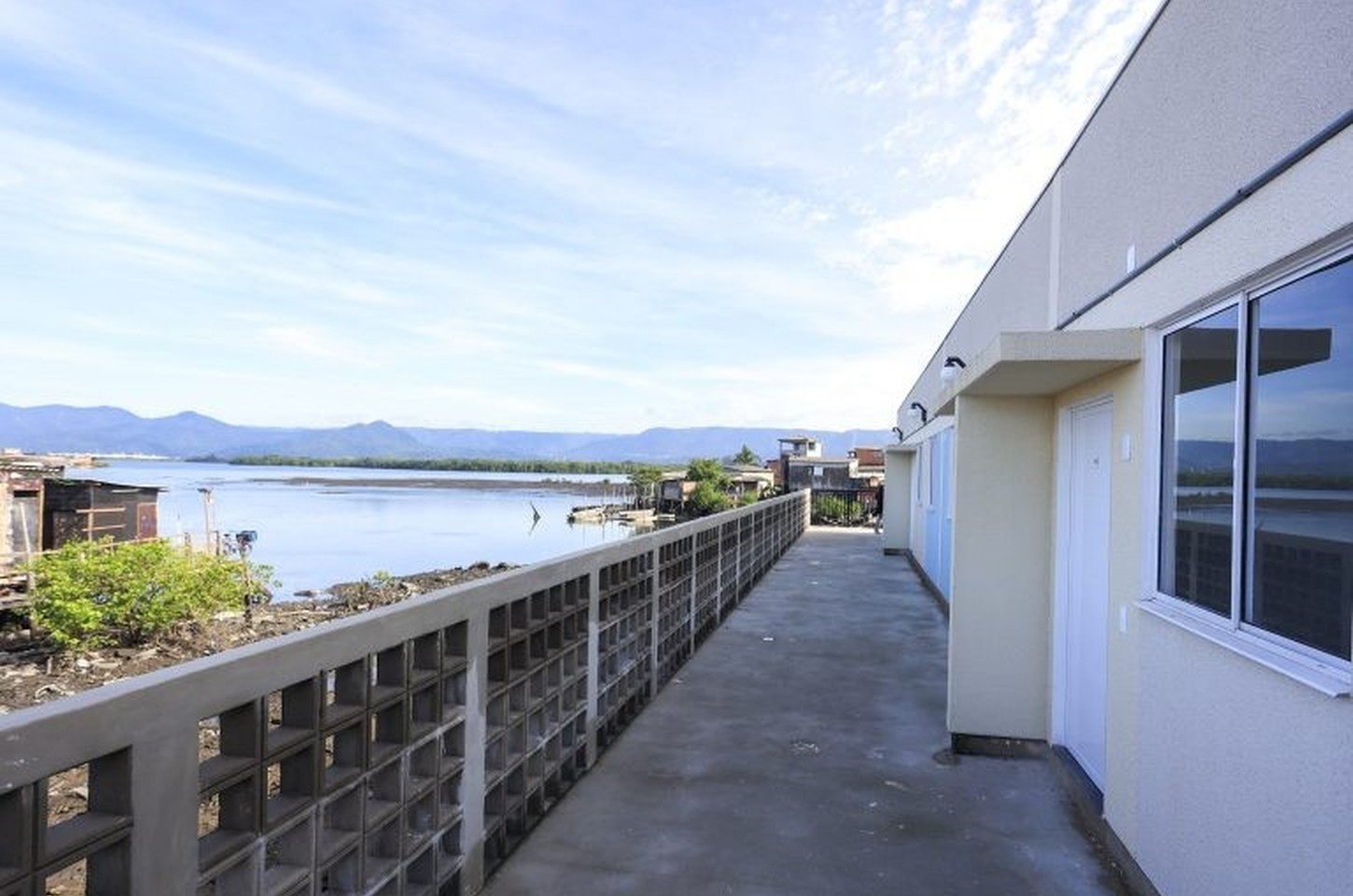 Santos entrega 60 moradias em maior favela sobre palafitas do país