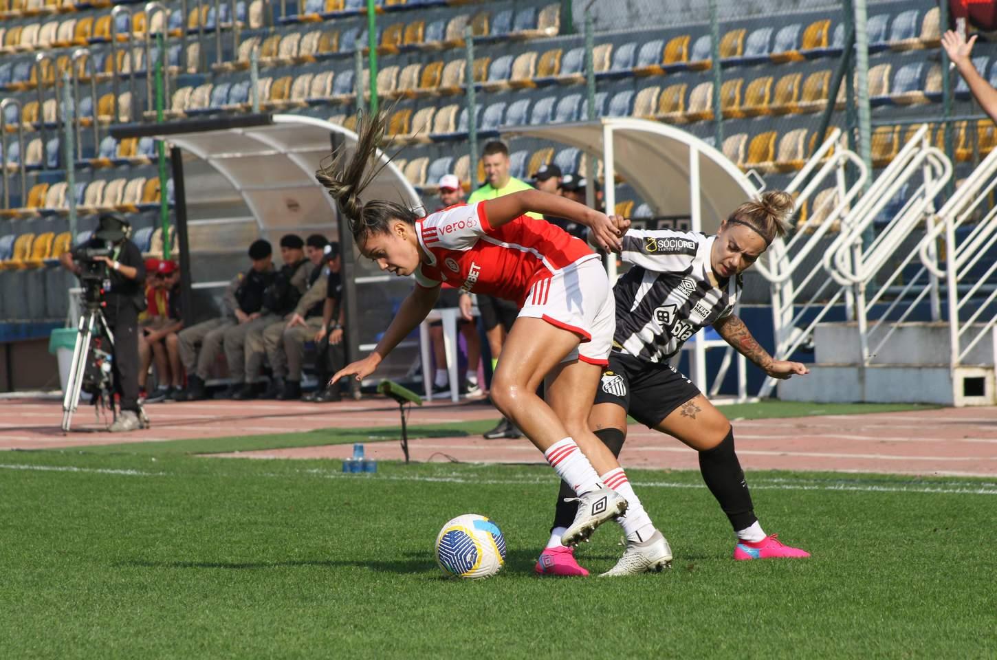 Santos x Internacional: feriado do Trabalhador tem duelo pelo Brasileirão Feminino
