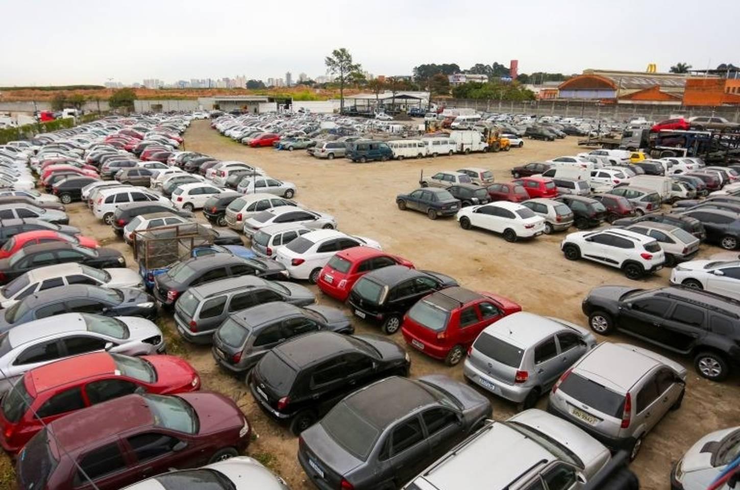 São Paulo adia leilão de remoção de veículos para ampliar competitividade