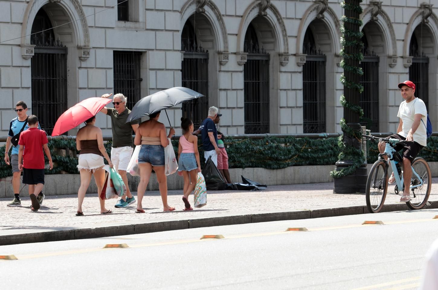 São Paulo enfrenta calor de até 36°C no domingo com pancadas de chuva