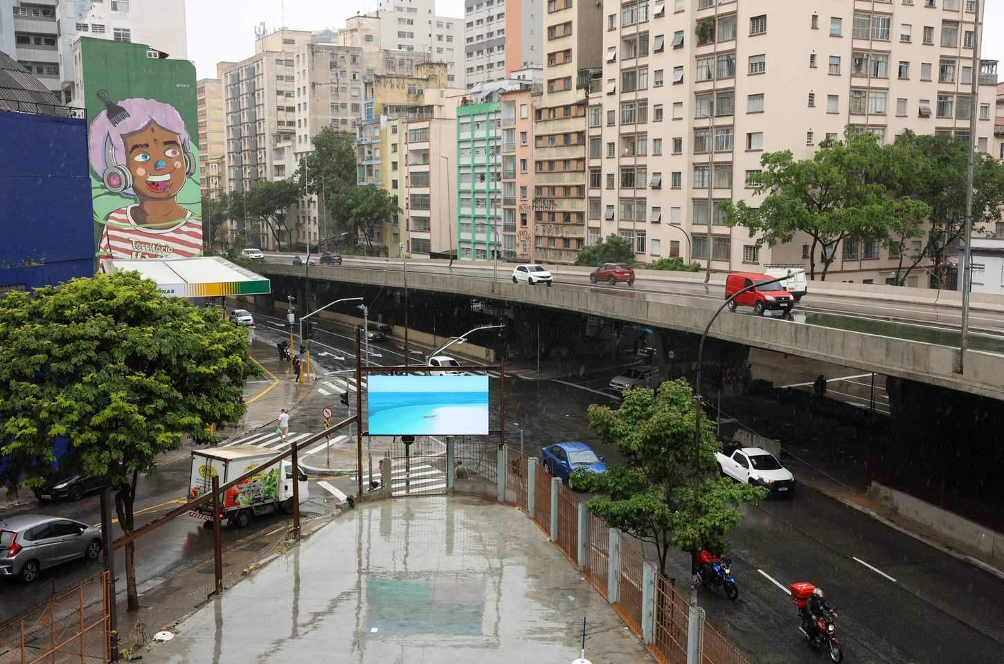 São Paulo enfrenta mais chuva e ventos fortes com frente fria lenta