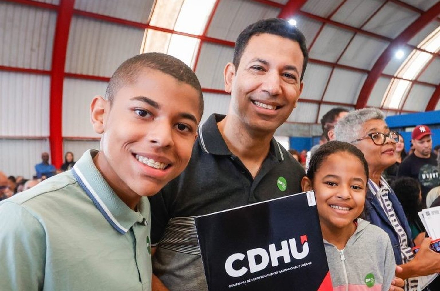 São Paulo entrega títulos de propriedade a 672 famílias após 30 anos de espera