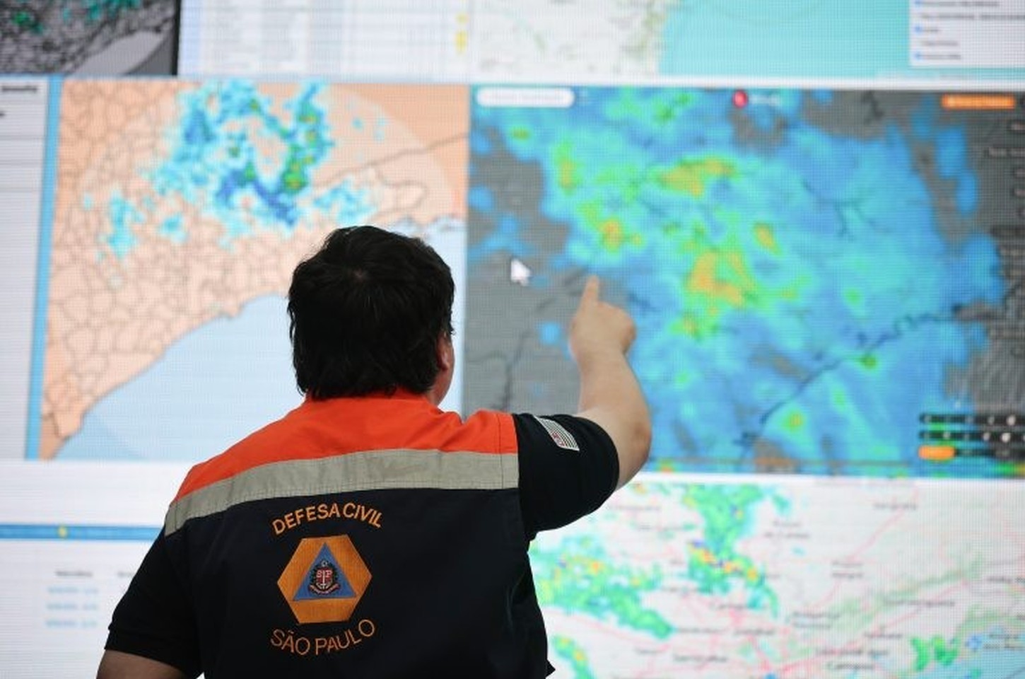 São Paulo recebe primeiro alerta extremo por cell broadcast durante chuva intensa