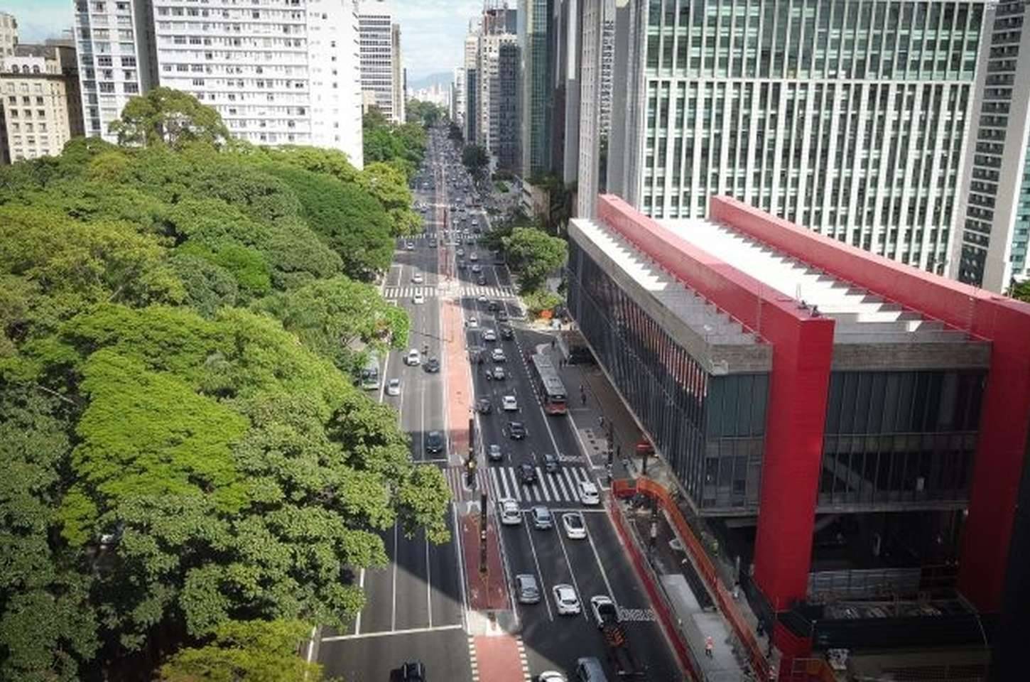 São Paulo tem sábado de sol entre nuvens, calor e chuva isolada