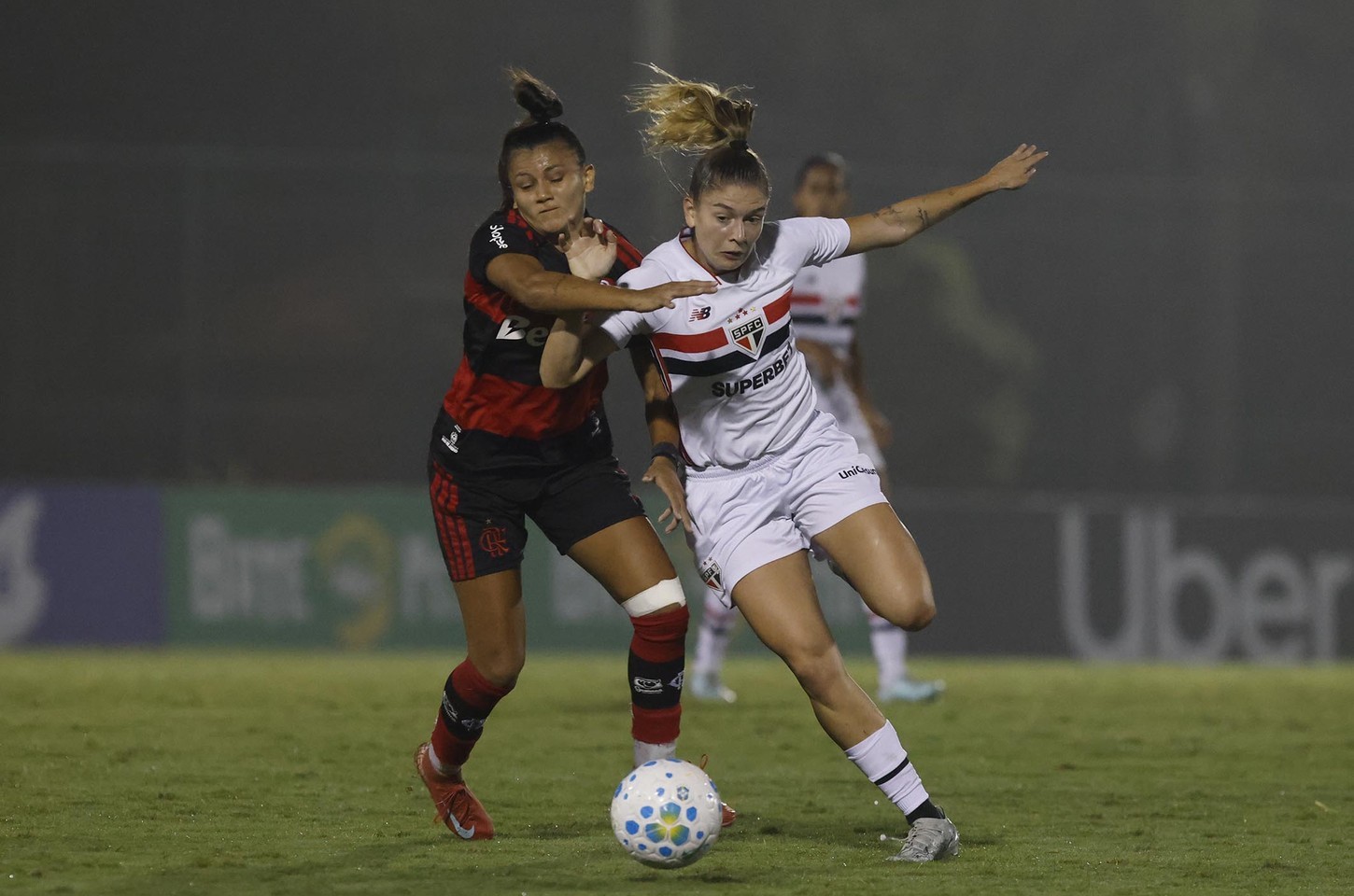 São Paulo vence Flamengo e assume vice-liderança do Brasileirão feminino
