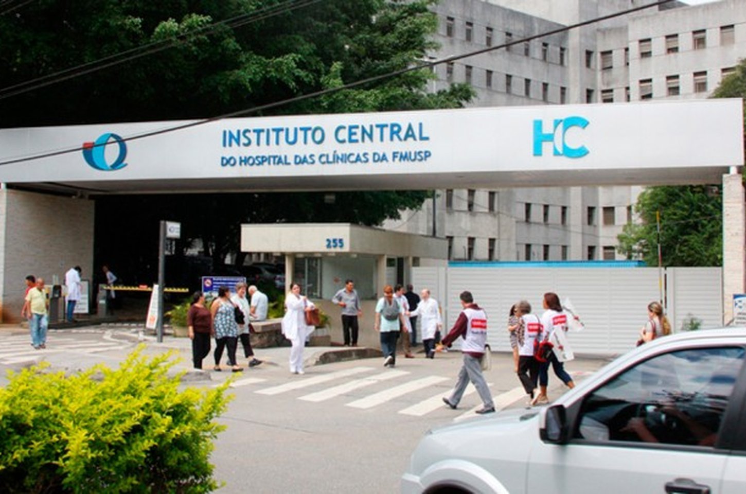 Saúde bucal em foco: evento gratuito no HC-FMUSP orienta população