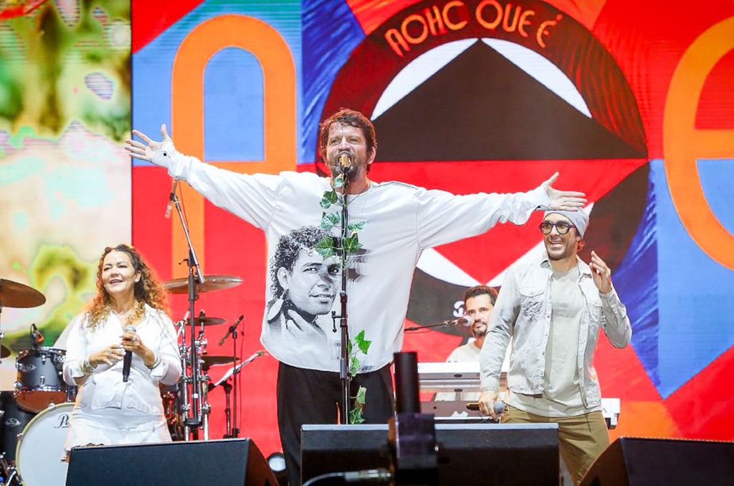 Saulo Fernandes brilha no Carnaval 2026 com show no Camarote Salvador