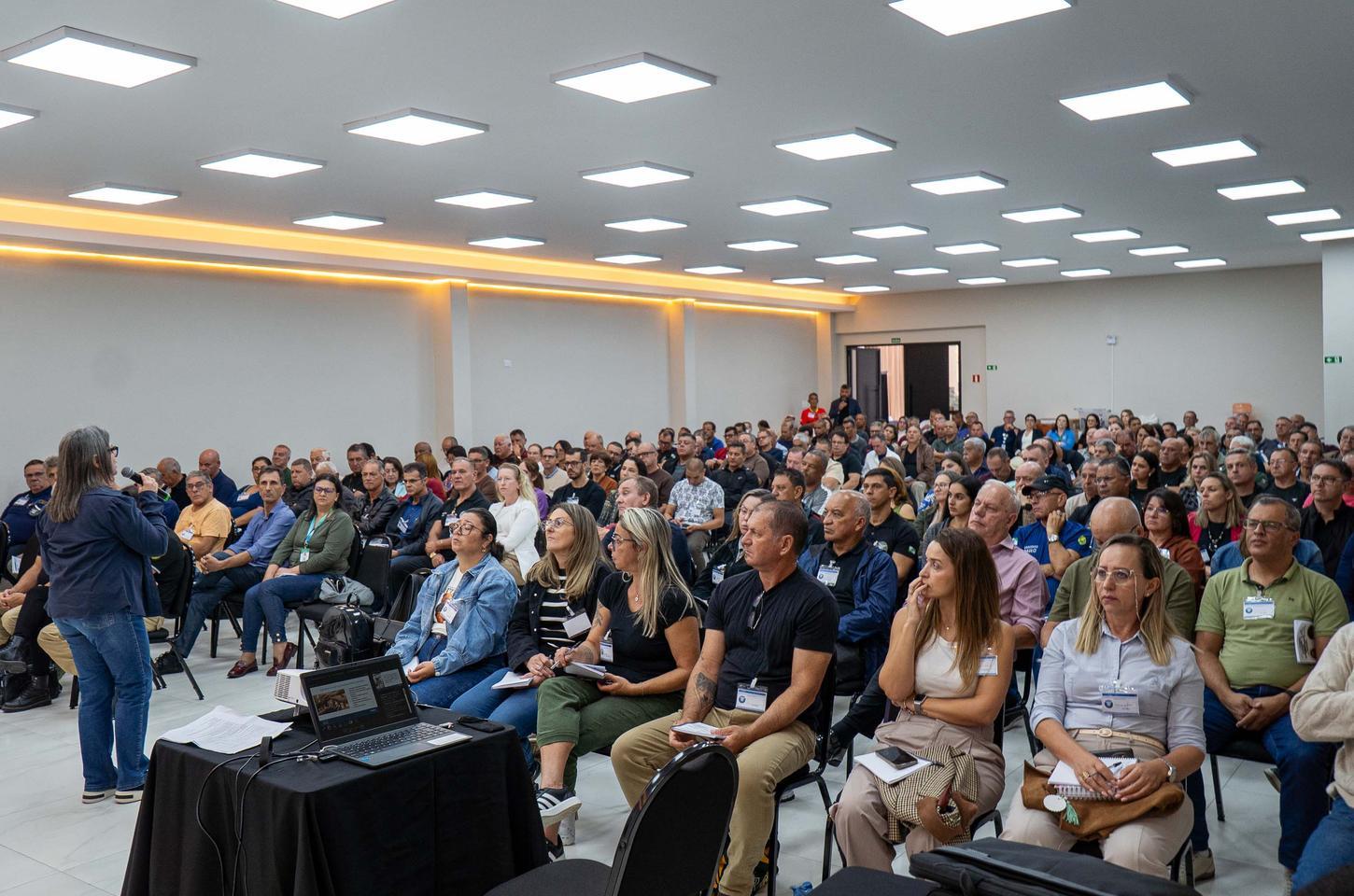 Seed-PR capacita monitores e pedagogos de colégios cívico-militares em Toledo