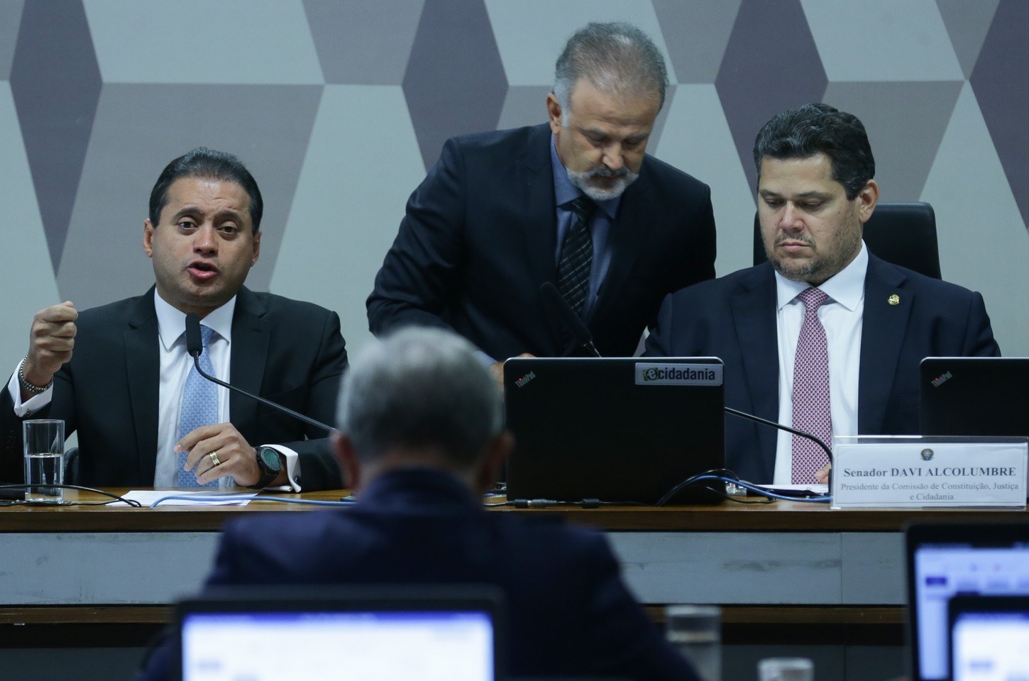 Senado adia votação da nova lei do impeachment para o próximo ano