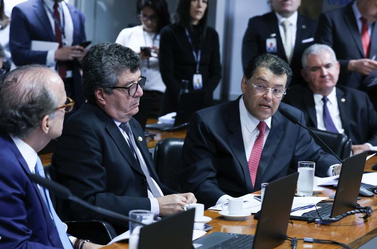 Senado aprova aumento de impostos para fintechs e empresas de apostas