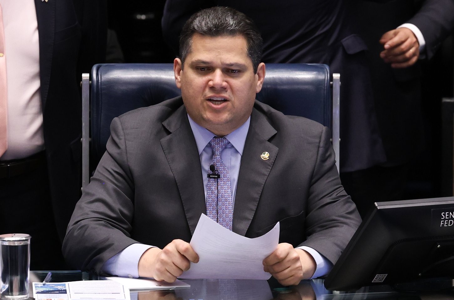 Senado cancela sabatina de Messias para o STF após falta de documento