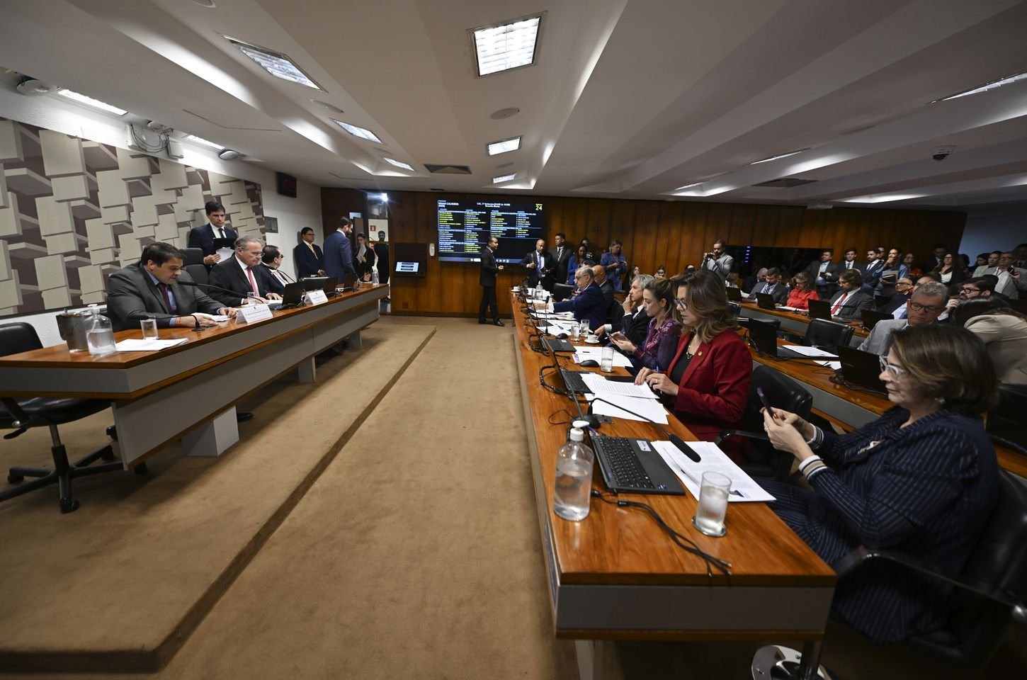 Senado cobra CVM por omissão na fiscalização do Banco Master
