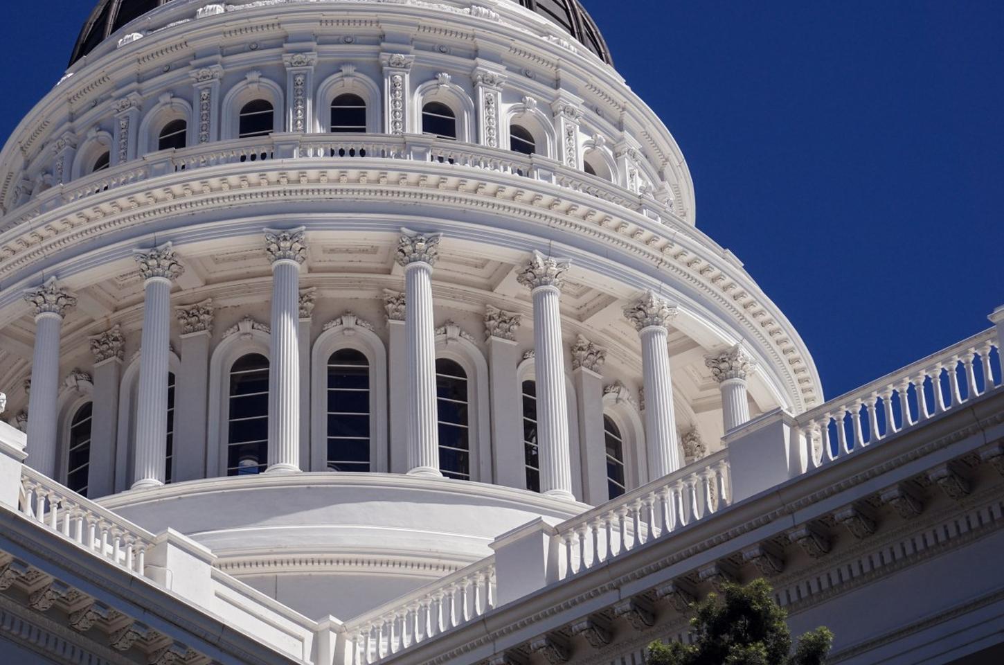 Senadores dos EUA pressionam por regulamentação do consumo energético de data centers