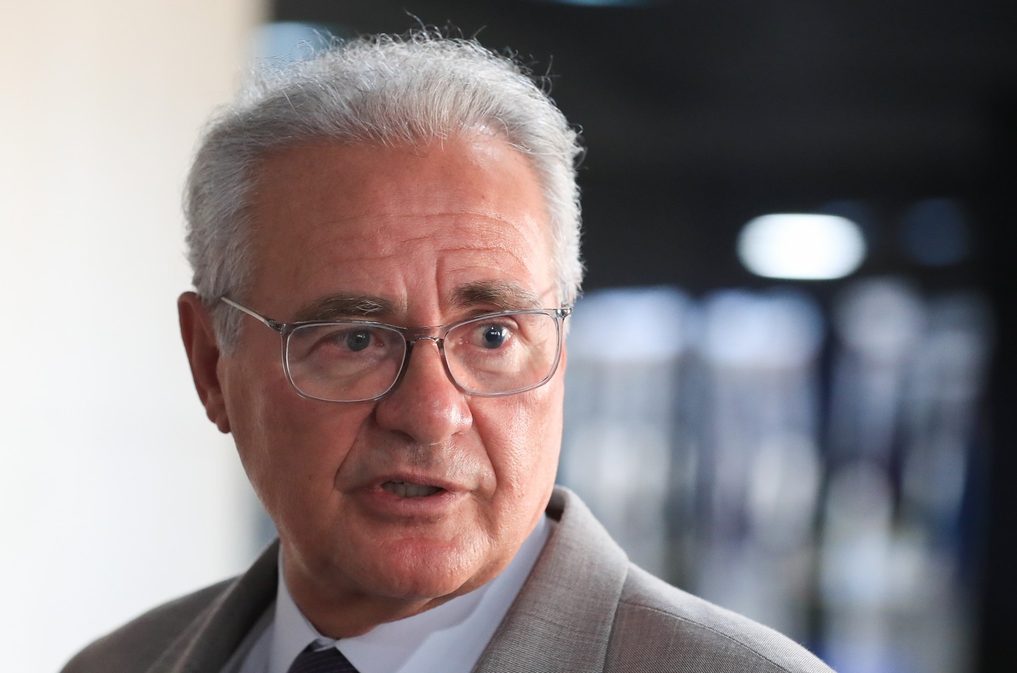 Senadores pressionam por acesso a investigação do Banco Master