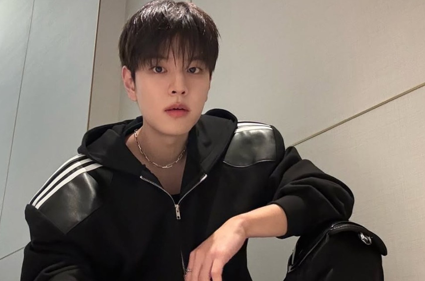 Seungmin do Stray Kids tem fratura por estresse e terá agenda restrita