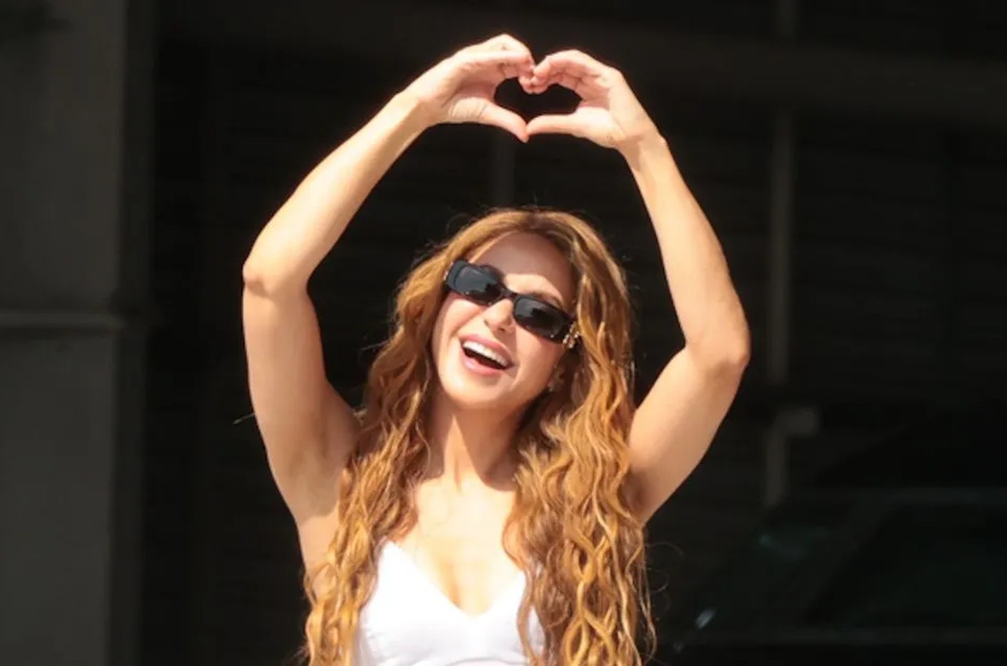 Shakira chega ao Rio para show gratuito em Copacabana