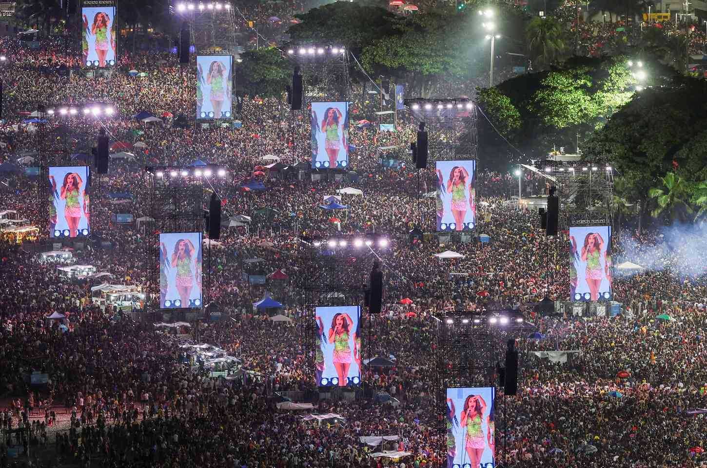 Shakira reúne 2 milhões em show em Copacabana e movimenta R$ 800 milhões