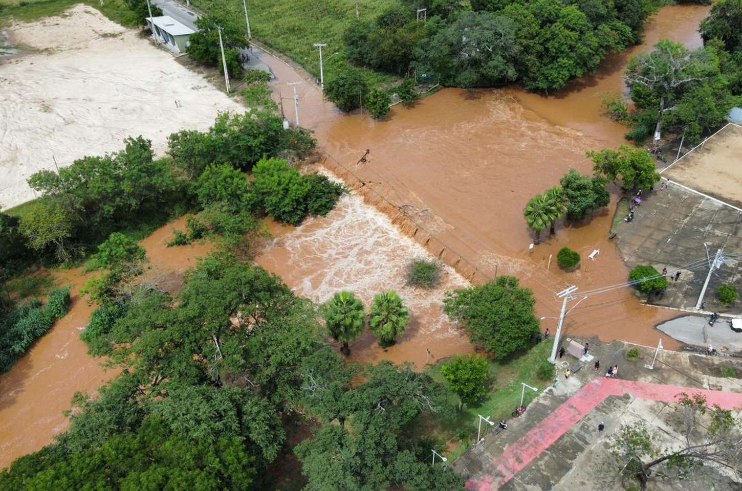 Situação de emergência é decretada em Porteirinha, MG, por risco de barragem